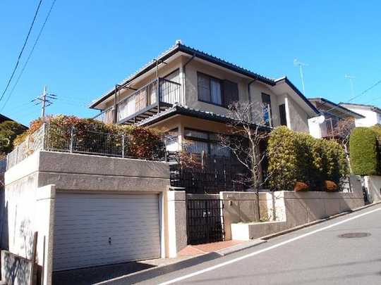 Local appearance photo. Building appearance. Heisei has implemented a 20-year September outer wall painter's work.