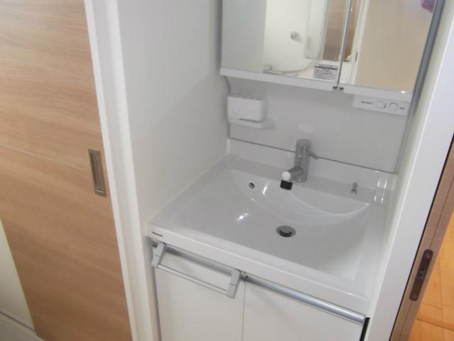 Wash basin, toilet. bathroom ・ Bathroom vanity