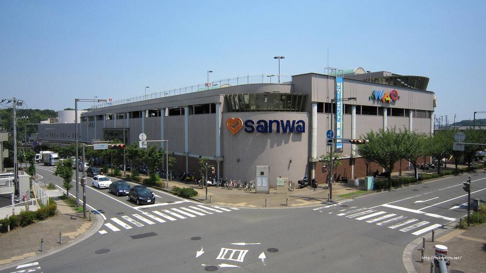 Supermarket. Super Sanwa until the children of the country store 1318m