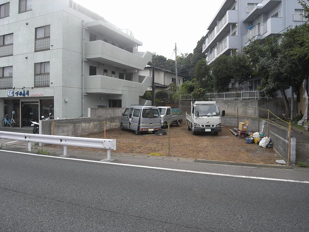 Local photos, including front road. Local (August 2013) Shooting