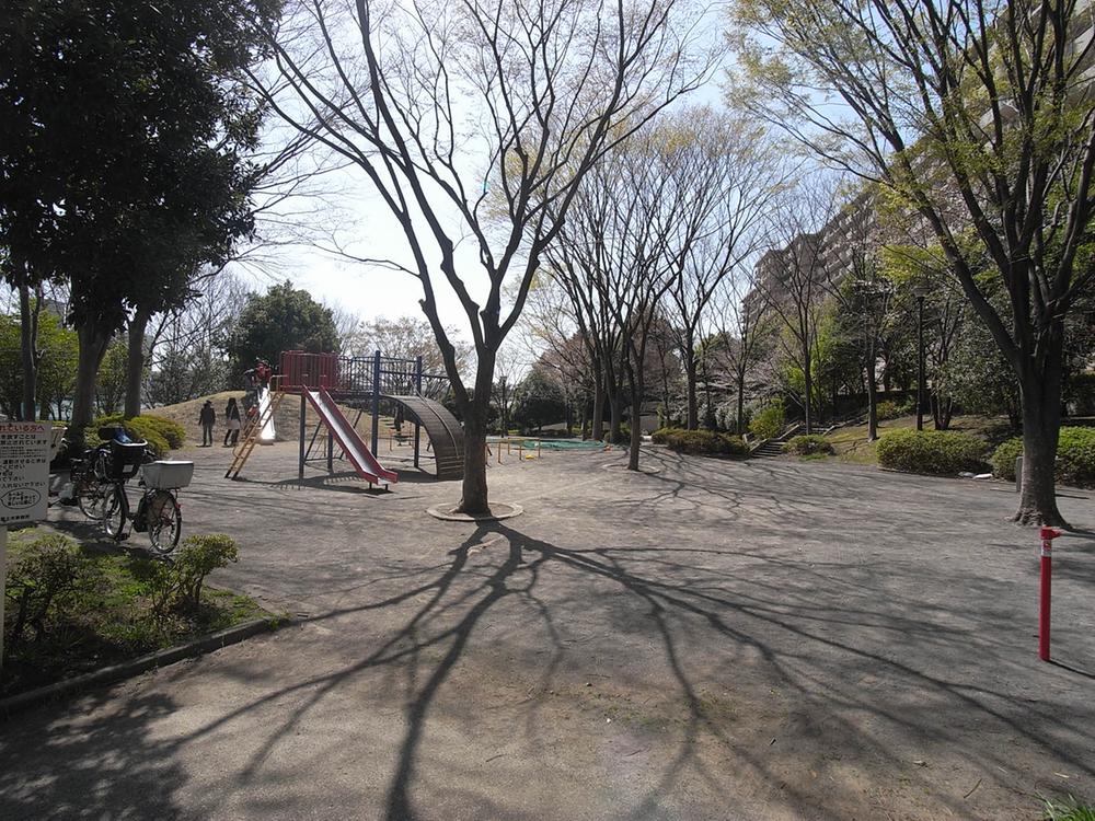 park. Eda is a park with a 110m large square and many of the play equipment to inn park