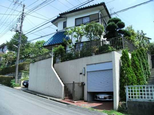 Local appearance photo. Sunny building appearance
