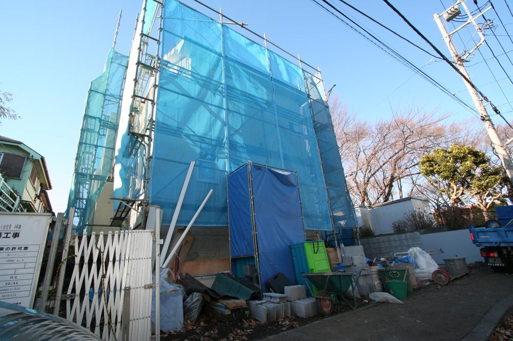 Local photos, including front road. Local (12 May 2013) Shooting