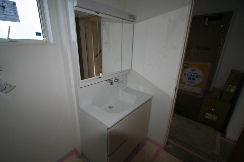 Wash basin, toilet. Indoor (12 May 2013) Shooting