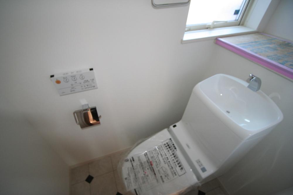 Toilet. Indoor (12 May 2013) Shooting