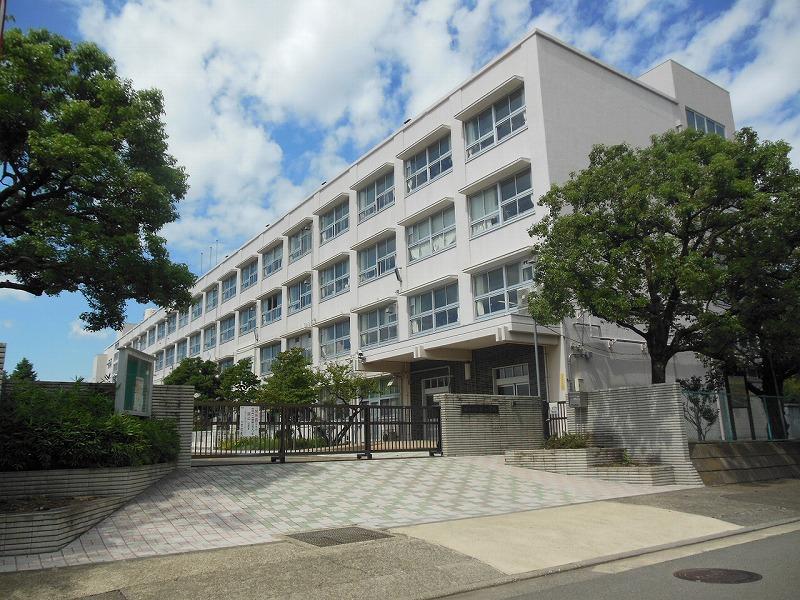 Junior high school. 1558m to Yokohama Municipal Mitakedai junior high school