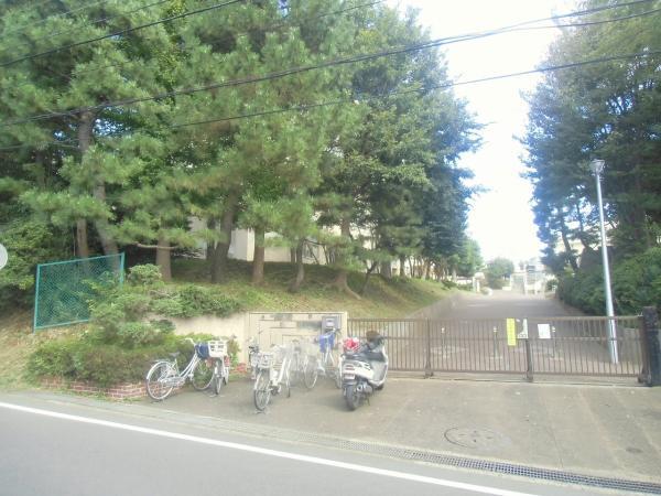 Junior high school. 350m until Yamauchi Junior High School
