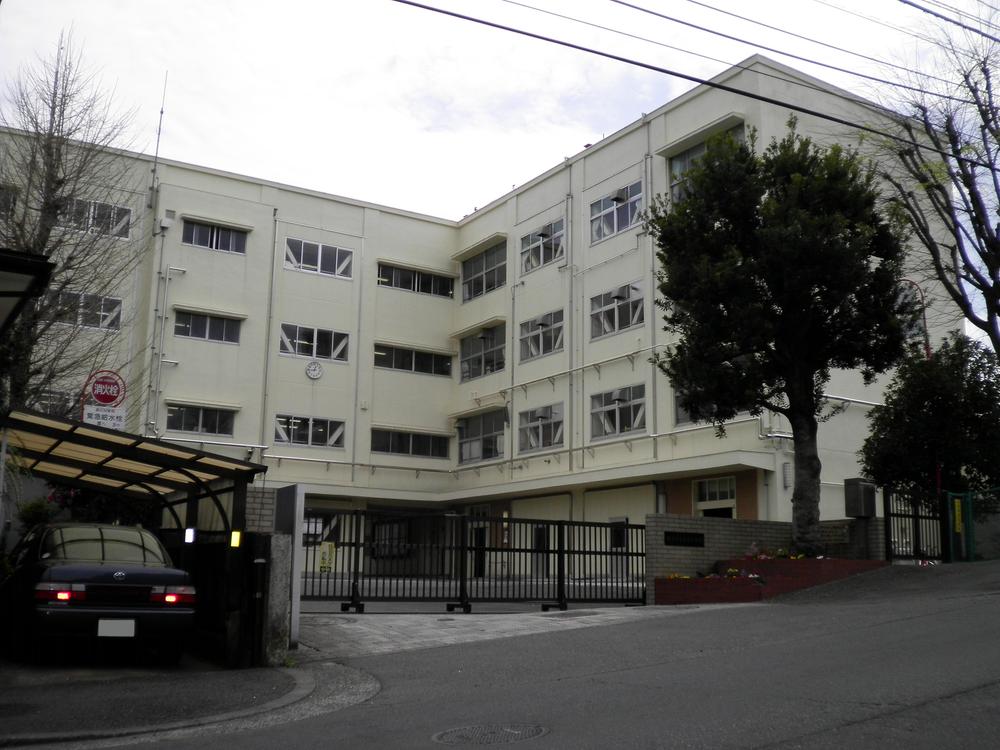 Primary school. 980m to Nara elementary school