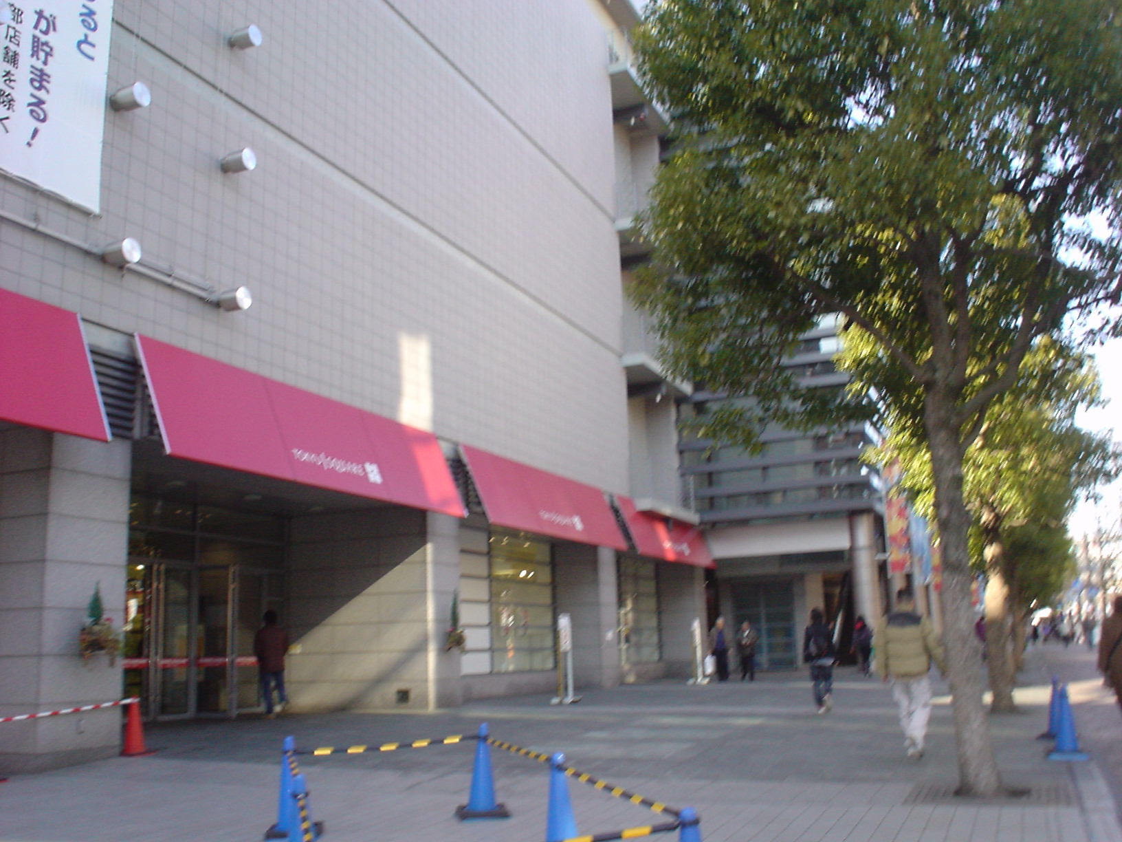 Shopping centre. Aobadai Tokyu Square South-1 main building 791m until the (shopping center)