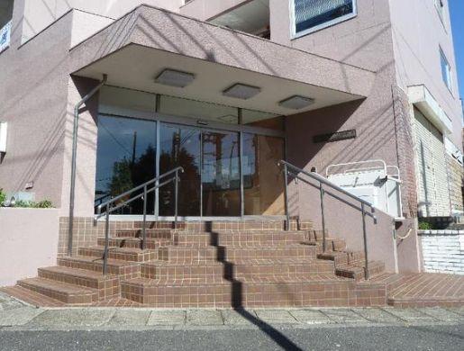 Entrance. All rooms renovation completed! Start a new life in a new construction mood