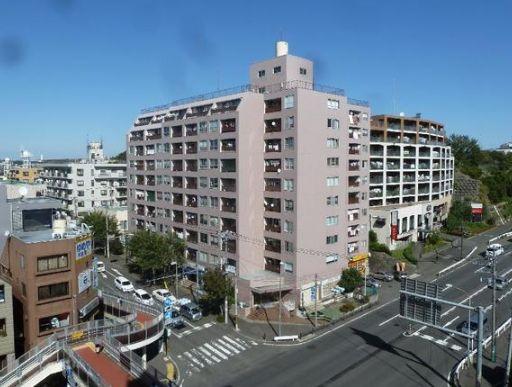 Local appearance photo. Because the front of the station commercial facility is also abundant