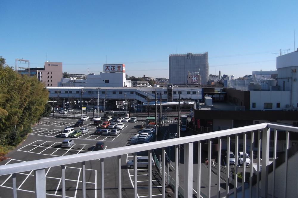 View photos from the dwelling unit. top floor, It looks great view from the corner room