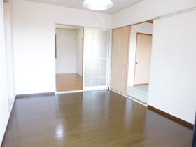 Living and room. Air conditioning Installed, Per day is a good flooring 6 tatami rooms