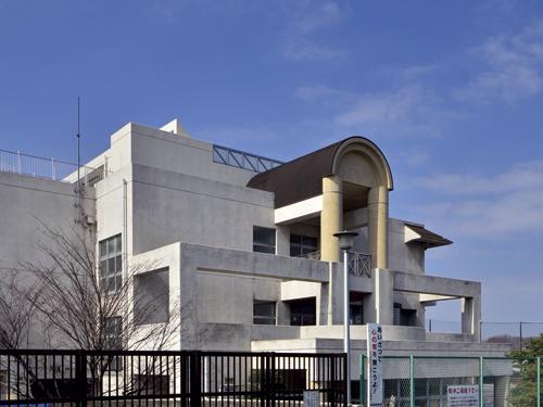 Primary school. Municipal Satsukigaoka until elementary school 990m