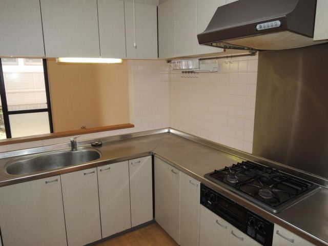 Kitchen. L is shaped counter kitchen. (3 lot gas stoves)