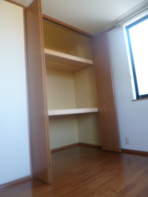 Receipt. A height-to-ceiling storage