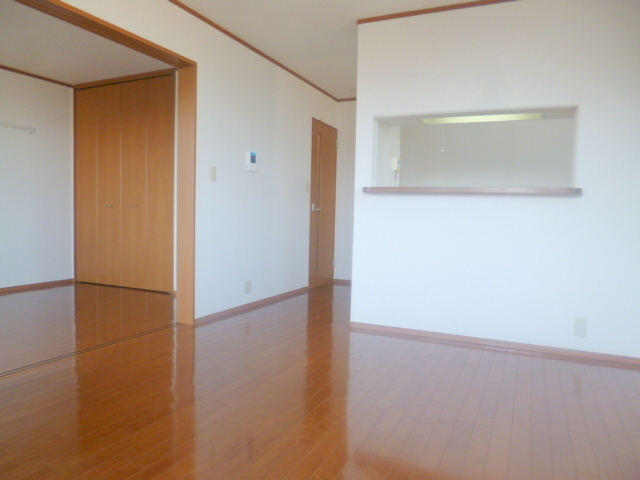 Living and room. From living to Western-style