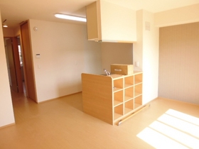 Kitchen. It is sunny in the LDK counter kitchen!