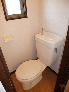 Toilet. bus ・ Toilet firmly separate room