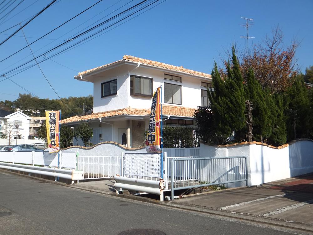 Local appearance photo. Facing the front 6.5m road. It is also safe in your child traffic volume is small less. It takes 60 square meters in shaping land type. 