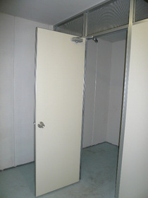 Other common areas. It is a door-to-door-only trunk room of about 2 quires