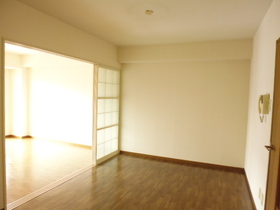 Living and room. 8 Pledge of dining kitchen. Western-style room and connected to use and spacious available or