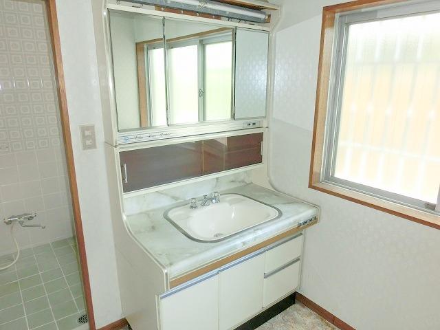 Wash basin, toilet. It is the washroom. 