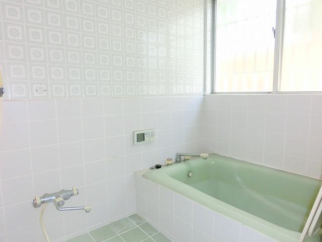 Bathroom. Please heal the fatigue of the day in the bathroom. 