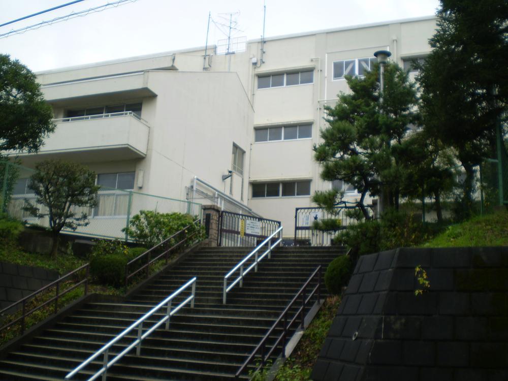 Junior high school. 939m to Yokohama Municipal Tanimoto Junior High School
