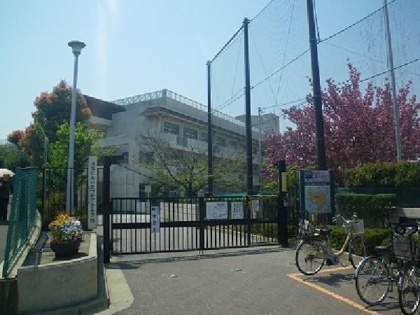 Primary school. Satsukigaoka until elementary school 450m