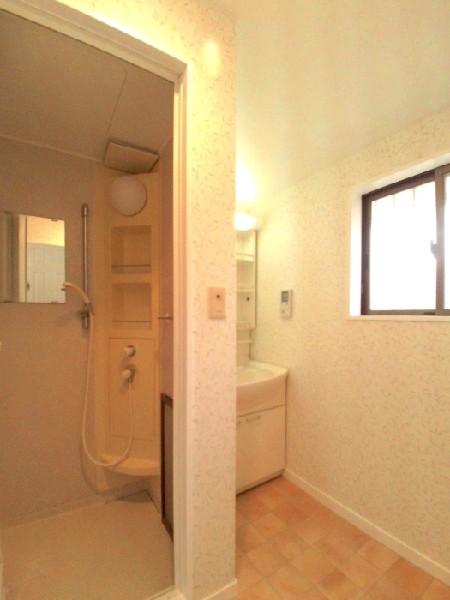 Wash basin, toilet. Basin is there and the shower rooms are also on the second floor