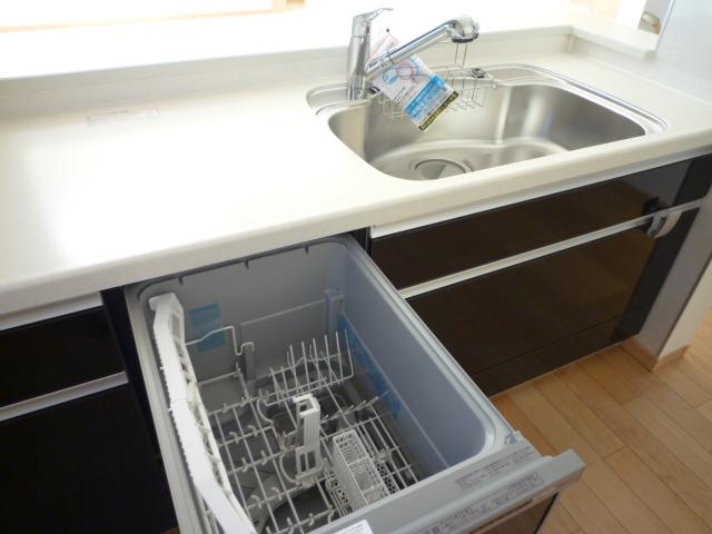 Same specifications photo (kitchen). The kitchen is a water purifier equipped with dishwasher