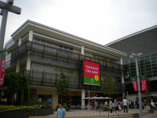 Shopping centre. Tama 1300m until the plaza terrace (shopping center)