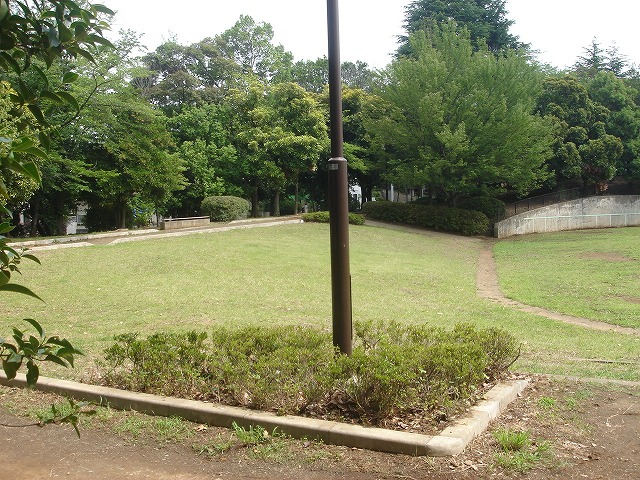 park. 1900m to Shin'ishikawa park (park)