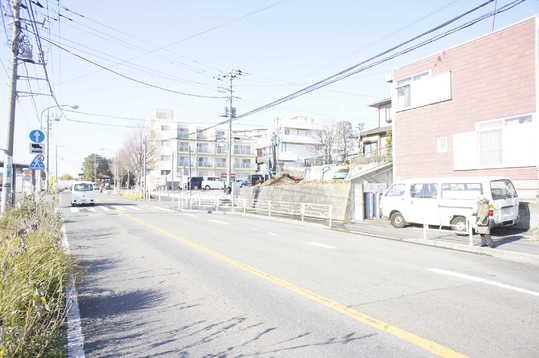 Local photos, including front road. Frontal road