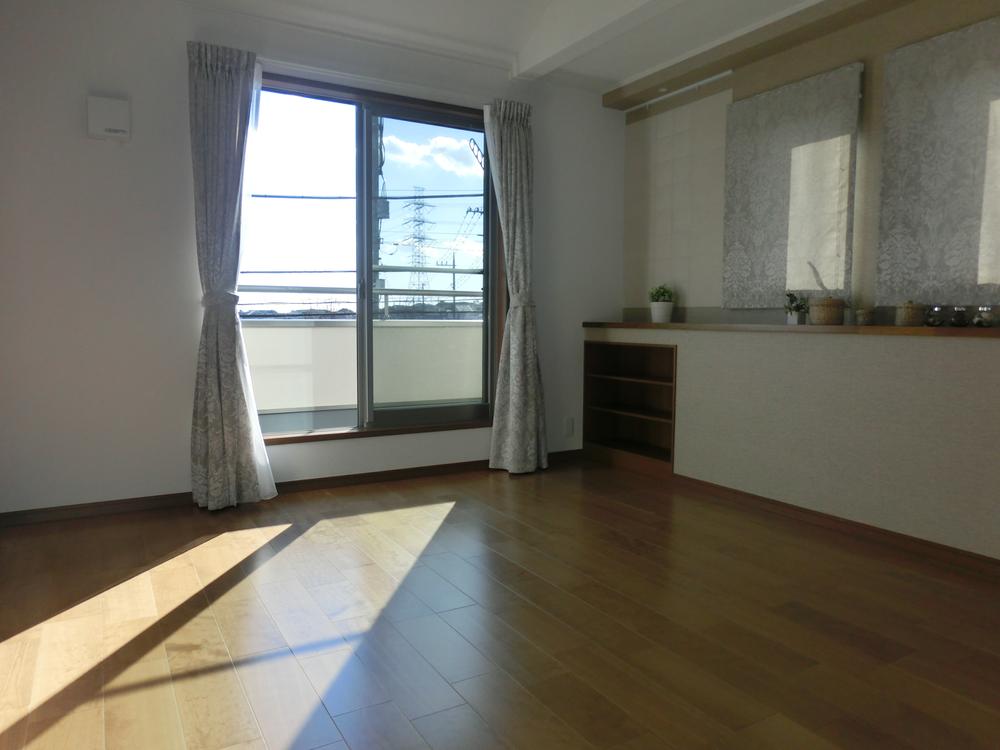 Non-living room. Bright room.