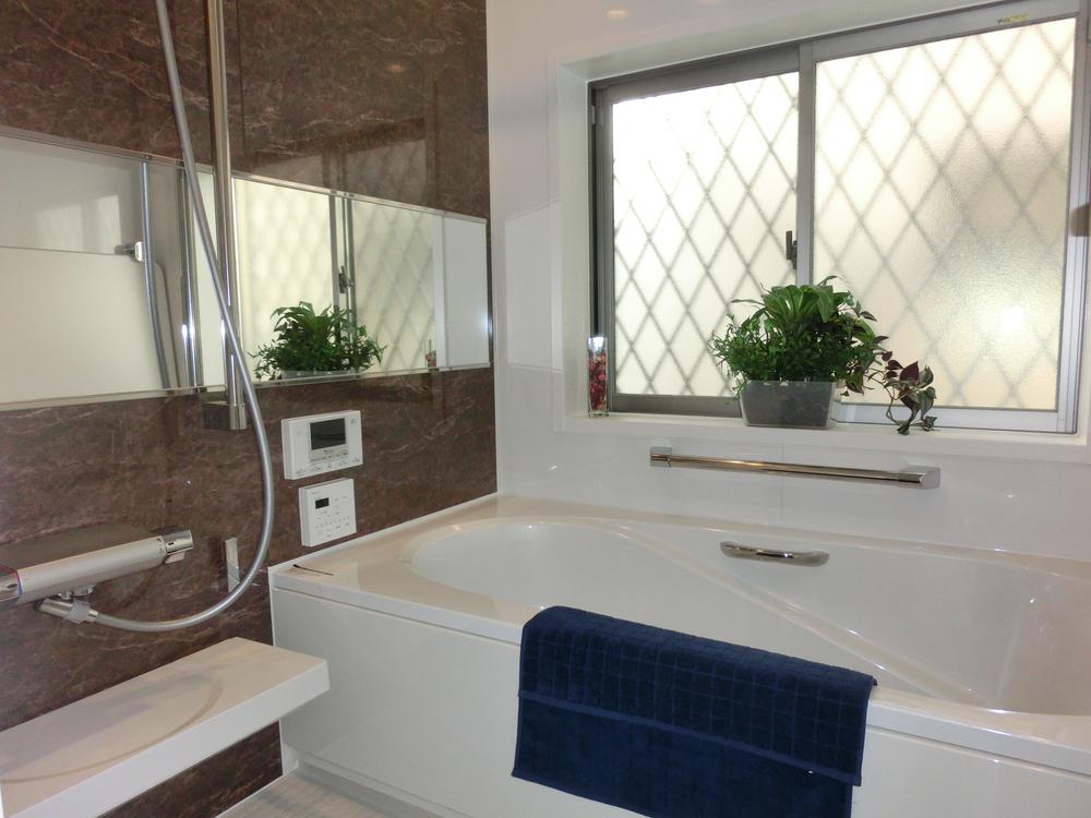 Bathroom. Please heal the fatigue of the day in the bathroom.