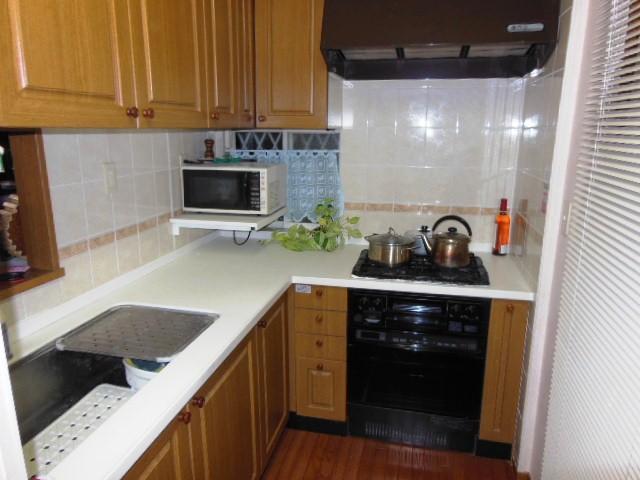 Kitchen. Indoor (12 May 2013) Shooting