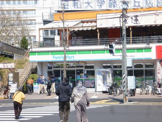 Convenience store. 1100m to Family Mart (convenience store)