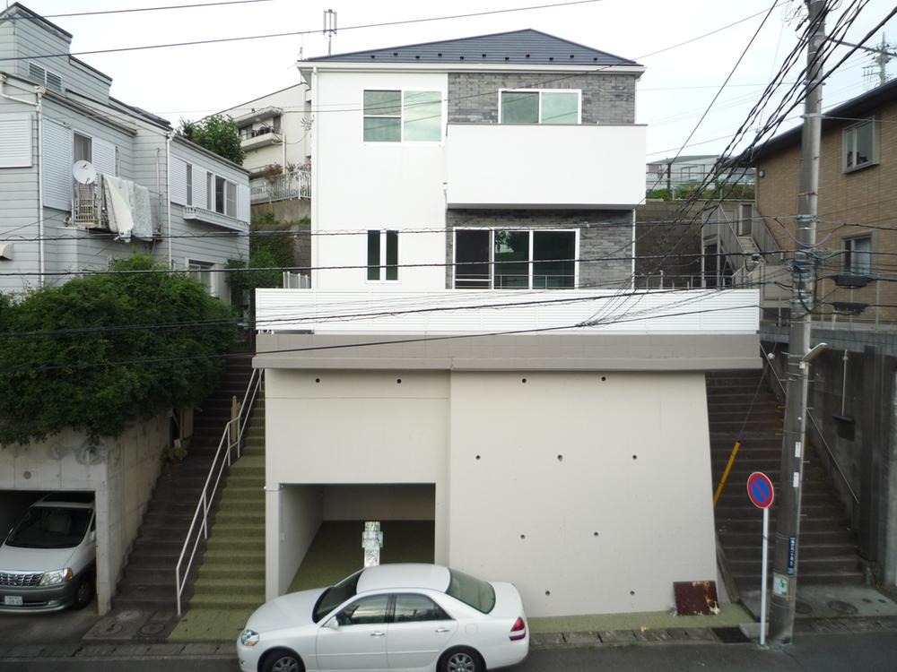 Local appearance photo. The distance between the neighboring house has spacious.