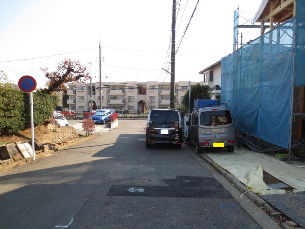 Local photos, including front road. It was taken from the east side of the road.