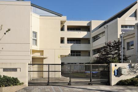 Primary school. 130m to Katsura Elementary School