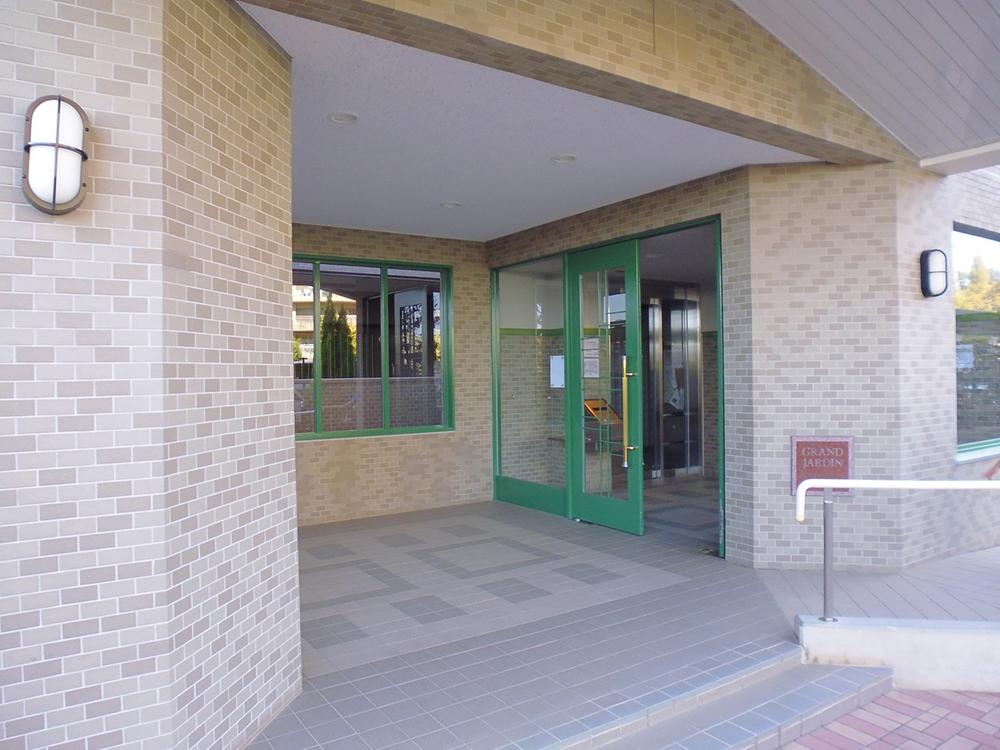 Entrance. Common areas