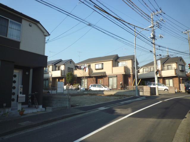 Local photos, including front road. Local (12 May 2013) Shooting