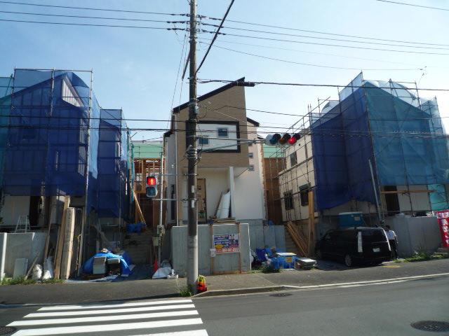 Local appearance photo. Building E (left) ・ Building C (center) ・ A building (right) appearance (August 2013) Shooting