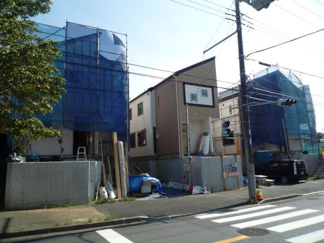 Local appearance photo. Building E (left) ・ Building C (center) ・ A building (right) appearance (August 2013) Shooting