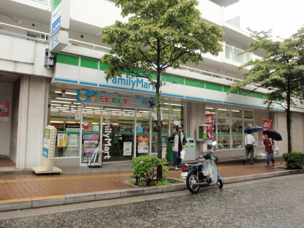 Convenience store. FamilyMart up to 8-minute walk from the family capital of 650m Ichigao mall