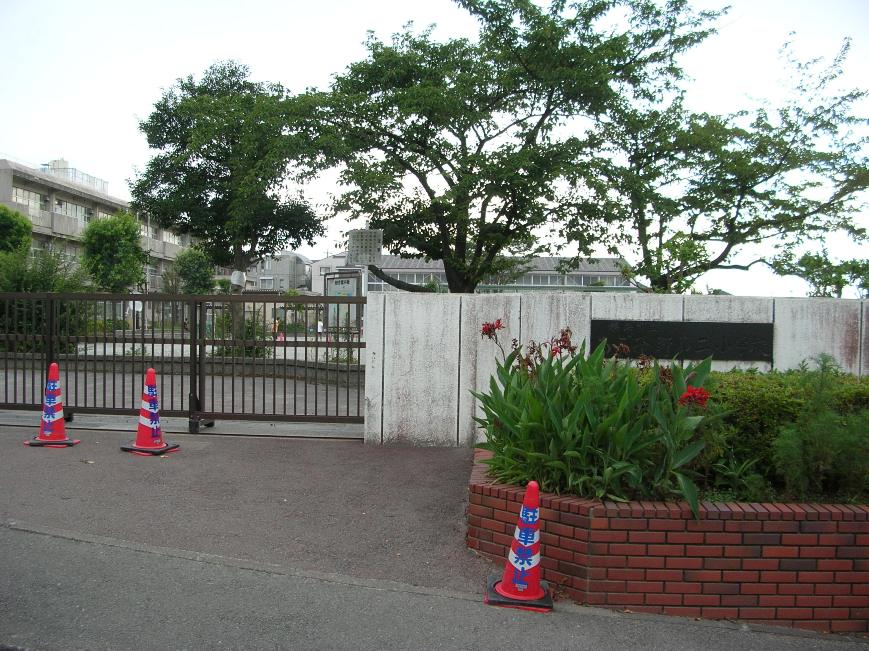Primary school. 374m to Yokohama Municipal Azamino second elementary school (elementary school)