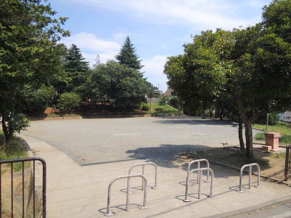 park. 100m to the park