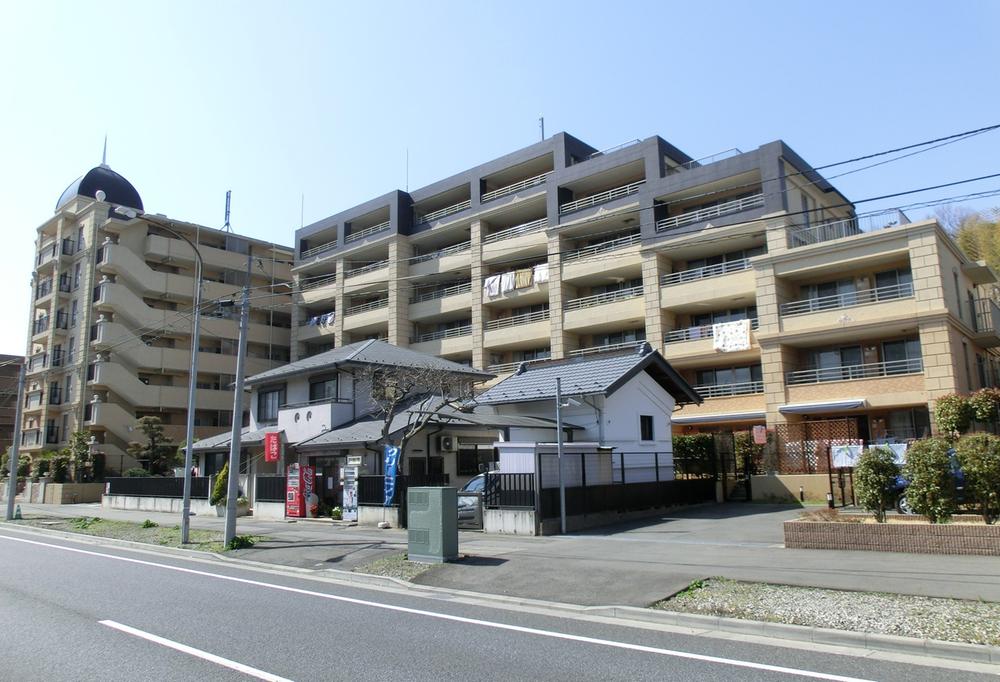 Local appearance photo. It is a photograph of the south-east-facing balcony. Per sun it is very good.